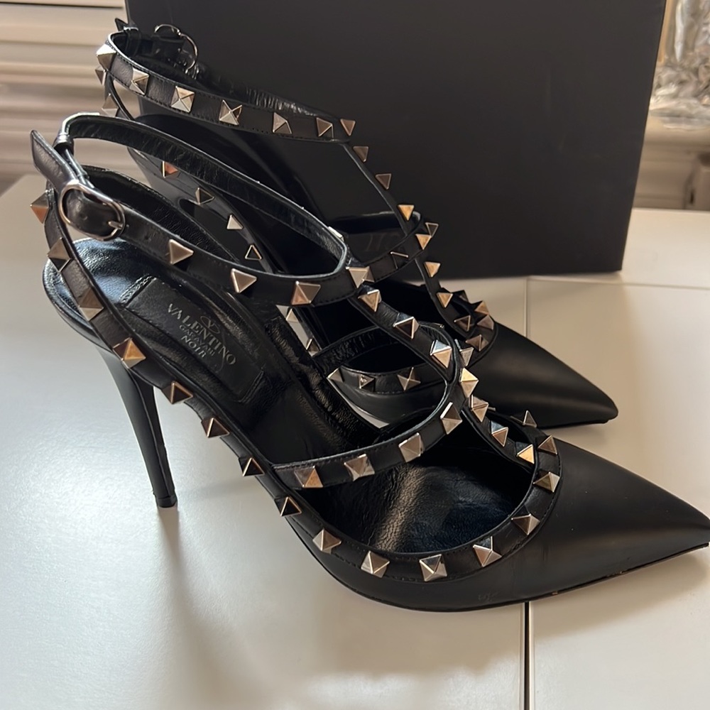 Valentino Garavani Black Leather Rock Stud Shoes 39 - Picture 8 of 11
